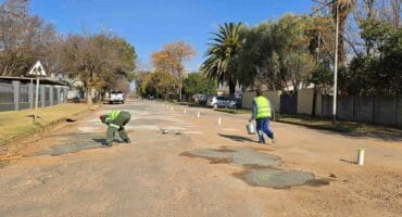 Slaggate is weer vandag in Schilbachstraat reggemaak. Foto: Liezl Scheepers