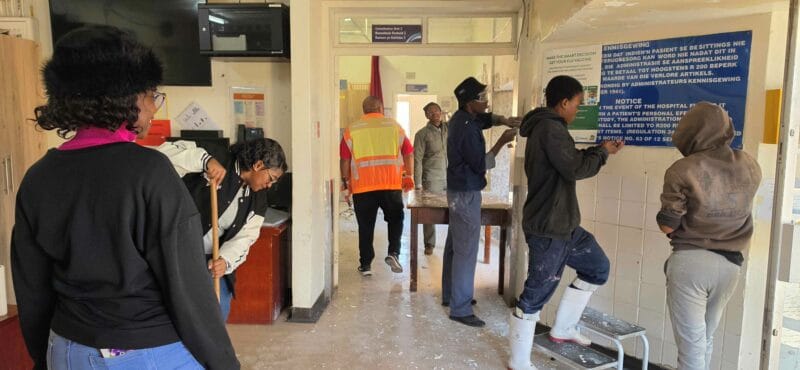 Die hospitaalpersoneel het hard gewerk om op eie inisiatief 'n verskil te maak. Foto's: Liezl Scheepers