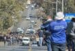 Protesgangers vanoggend in Parys se hoofstraat. Foto: LIezl Scheepers