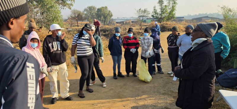 Nelly educating volunteers on caring for our enviroonment. Photo: Liezl Scheepers