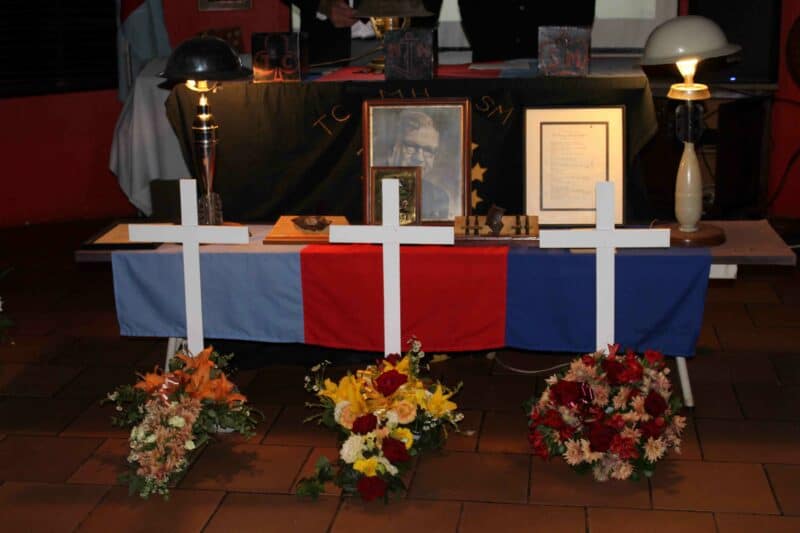 Die kranse wat gelê is ter ere van die drie Parysenaars wat in die Slag van Delvillebos gesterf het. Foto: Liezl Scheepers