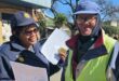 talking to car guard John Vermeulen. Photo: Liezl Scheepers