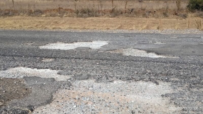 Slaggate op die R59 wek ernstige kommer vir die vieiligheid van motoriste. Foto verskaf deur die DA