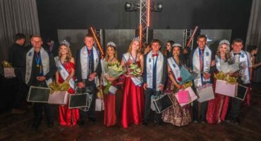 Mnr en mej. Hoërskool Parys en hul eerste en tweede prinsesse en eerste en tweede prinse. Foto: Marais Nell.