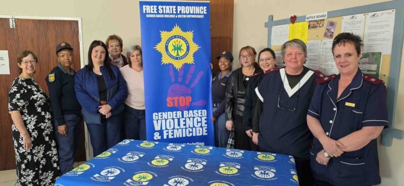 Lede van Parys SAPD en Parys GPF saam met van die personeel van Sally Martin Park.