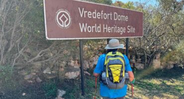 'n Unieke geologiese staproete (Geo-roete) sal voortaan in die bekende Vredefort Koepel wêrelderfenisgebied gestap kan word. Foto: Verskaf