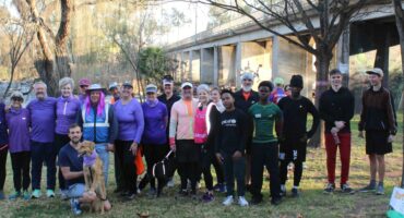 Plaaslike parkrunners in pers geklee ter viering van Vrouemaand. Foto: Liezl Scheepers
