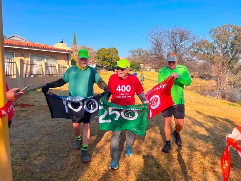 Johan Bosman saam met Ferdi van der Westhuizen en Johanna Smith wat ook van die begin van parkrun in Parys hier deelgeneem het. Foto: Egweni River Lodge parkrun Facebook-blad