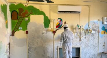 Daar is reeds begin om die saalmure van die Pediatriese saal by Parys Distrik hospitaal nuwe kleur te gee. Foto: Verska