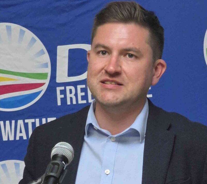 Cilliers Brink, voormalige burgemeester van die Tshwane Metro Raad, wat Maandag inwoners van Parys toegespreek het. Foto: Liezl Scheepers