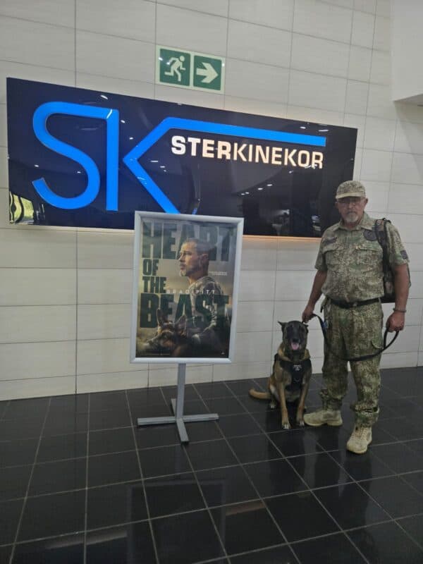 Dixie saam met haar eienaar, Pierre Smook. Foto: Verkaf