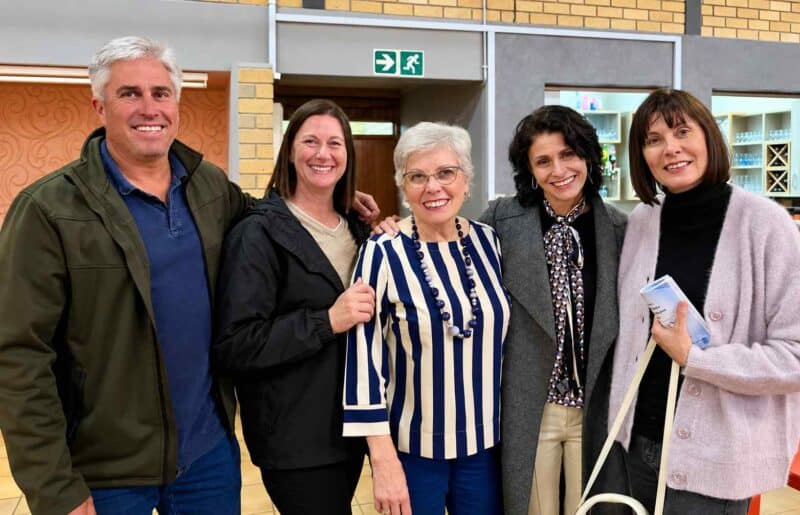 Van links is Albertus Steenkamp, Joha Moolman, Erna Rademan, Mia de Witt, en Hanlie Erasmus.