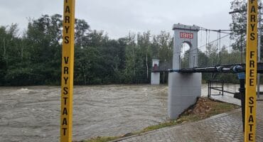 Parys se bekende hangbrug oor die Vaalrivier. Foto: Liezl Scheepers