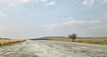 Wees bedag op slaggate op die R59 en verminder spoed.