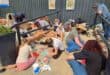 'n Kleurvolle gesig met kunstenaarshandjies hard aan die werk voor Parys Mega Mica. Foto: LIezl Scheepers