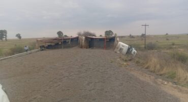 Die botsingstoneel op die R59 tussen Parys en Vredefort. Foto: Verskaf