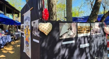 Parys se 150ste bestaansjaar is ook vandag by die bekende Hartelusmark gevier. Foto's: LIezl Scheepers