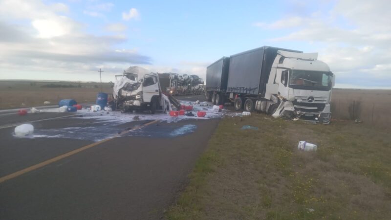 The accident scene early this morning on the N1 between Winburg and Ventersburg. Photo: Supplied