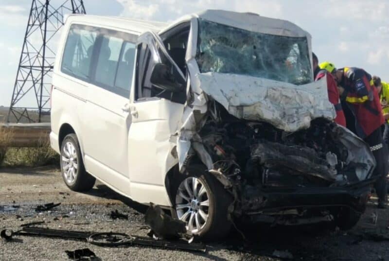 Die minibus wat in die ongeluk betrokke was. Foto: Verskaf