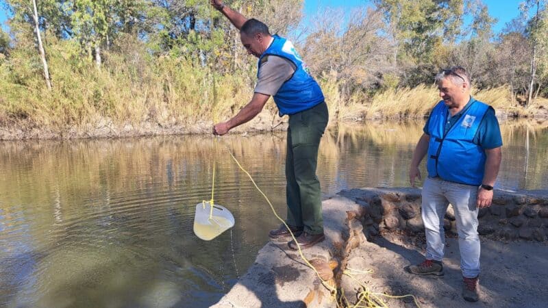 Gustav Engelbrecht and Eric Kuindersma at one of the sampling points