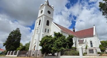 Die kerkgebou van die NG Moedergemeente in Parys. Foto: Liezl Scheepers