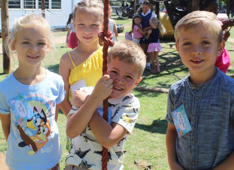 Van die nuwe gesiggies wat vanoggend kom inloer het by Primêre Skool Parys is Hannah Wood, Hesri Smit, Ryan de Beer en Lucas Labuschagne. Foto: Liezl Scheepers