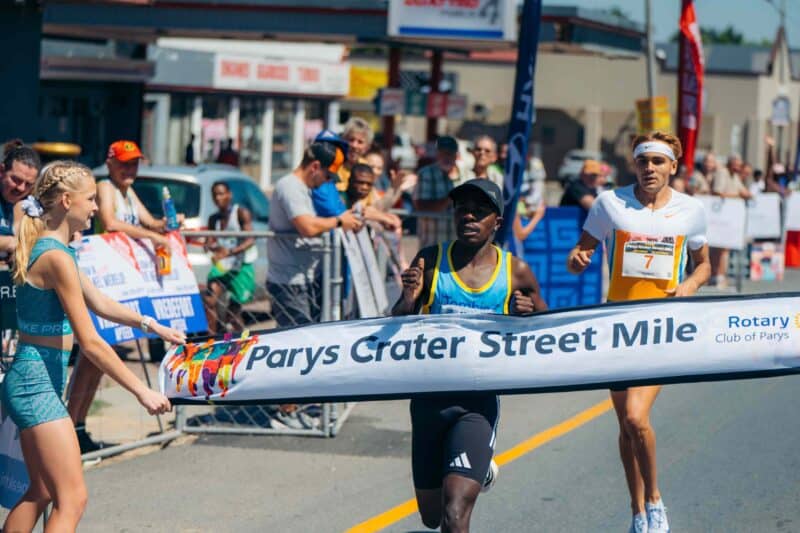 Onder vanjaar se Elite Mans-deelnemers is die 2025 Parys Crater Street Mile Mans Elite-kampioen, Ryan Mphahlele. Foto: Hannes Naude.