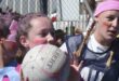 Die aksie netbal tussen die laer-en hoërskool is 'n jaarlikse instelling. Foto: Liezl Scheepers