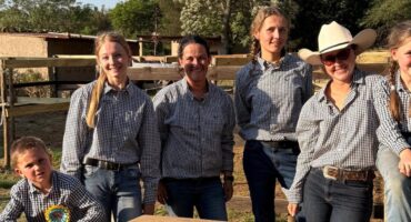 Van links is Anru Scheepers, Megan de Jager, Shannon Farley, Mia Jansen van Vuuren, Annique Botes en Anika Steenkamp.