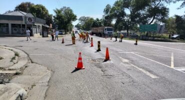 Die span is reeds aan die werk en word motoriste gevra om asseblief bedag te wees op die alternatiewe roetes waarop verkeer herlei word. Foto: Verskaf