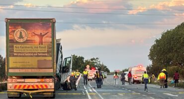 Die tragiese botsingstoneel wat vroeër vanmiddag op die R57 gesien is. Foto: Verskaf
