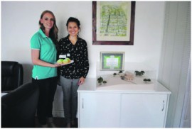 Lizna Holtzhausen (The Roots) with Helandi Moolman, marketing manager of Engel & Völkers, showcasing the model of the energy efficient house that will be built on Lekwena Wildlife Estate.