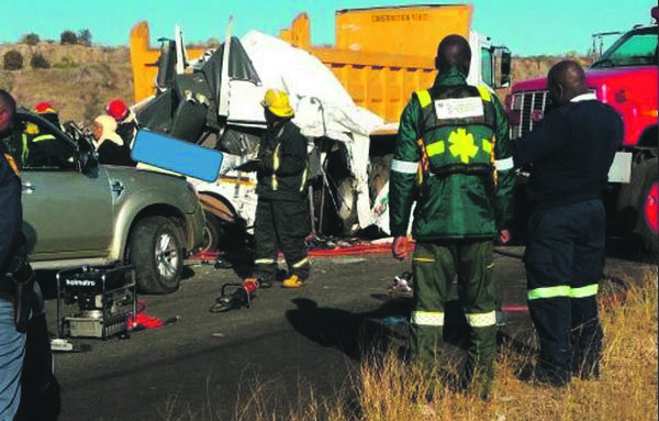 Die toneel van die ongeluk Vrydagmiddag 5 Junie op die R59 Sybrand van Niekerk-hoofweg net na die brug oor die Vaalrivier. Foto: ENCA
