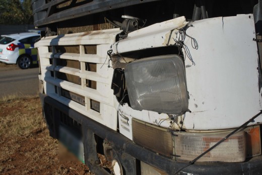 Die ligte word met draad aan die trok vasgemaak