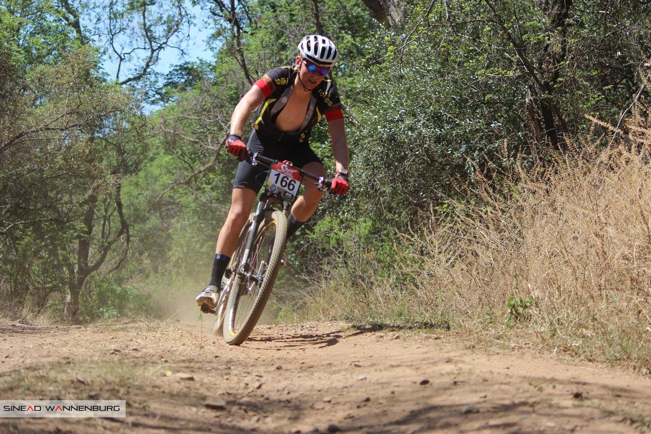 Brandon van den Berg op sy fiets in Volkies se kleure tydens die interskole wedren wat verlede Saterdag by Hoërskool Bekker plaasgevind het.