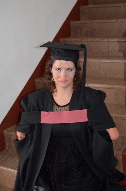 Adri Visser is 'n inspirasie vir ander en het alreeds haar diploma en voorgraadse studies by NWU Pukke voltooi.