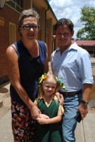 Franka Kempen saam met haar ma Cornia en pa Willem.