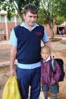 Vernon de Goede en seun Vernon.