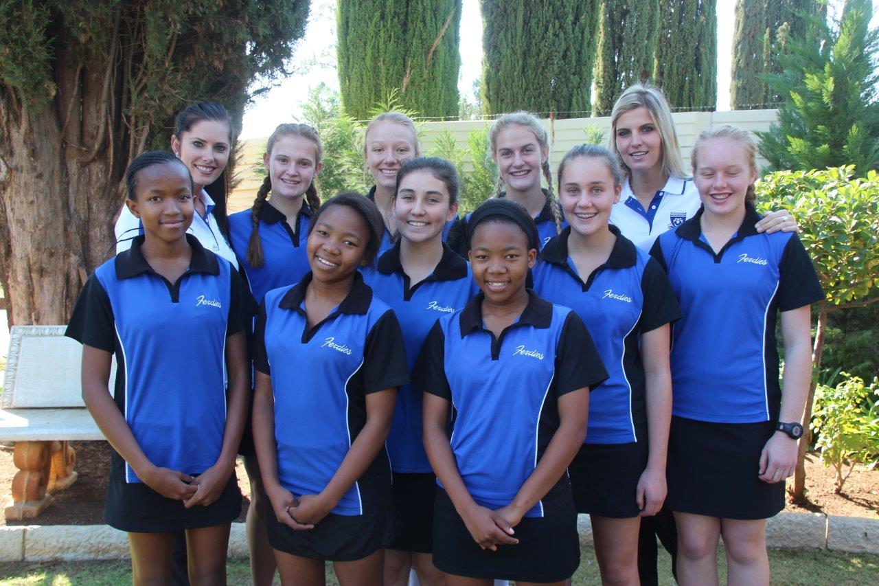 Ferdies se o.15 netbalspan. Agter: Mariëtte Geldenhuys (afrigter), Angeleah Moss, Mirné Kruger, Theunet Oberholzer, Wika Lewis (afrigter). Voor: Elenor Tswaile, Galaletsang Thabalaka, Venelize die Lange, Wilmarie Harmse, Kgalalelo Thabalaka en Lyla Heyns.