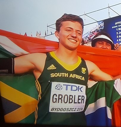 Johann Grobler na sy skitterende gooi van 80.59 meter.