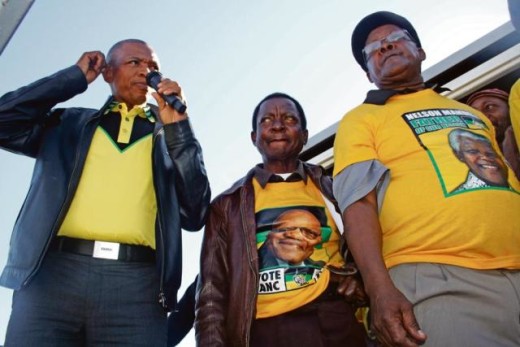 Supra Mahumapelo was happy to welcome Dawie Schoeman and Nimrod Fransman to the ANC. Photo: Selogile Leshage
