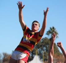 Corné Rust vang 'n lynstaangooi in Volkies se wedstryd om die Jacob Wilkens-trofee teen Lichtenburg,