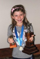Emma Rost is die top-swemmer van die Dolfyntjie-afdeling van Potchefstroom Swemklub.
