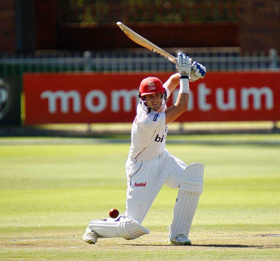 Nicky van den Bergh speel 'n treffende dekhou vir die Bizhub Highveld Lions. Foto: Michael Sheehan/Gallo Images.