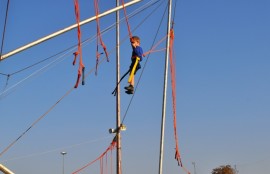 'n Seuntjie word deur rekke rond geslinger.