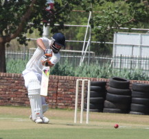 Marcus Fourie speel 'n dryfhou na die grens toe.