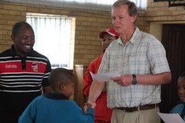 Mr. Willie de Villiers hands out the certificates to the young mini cricketers.