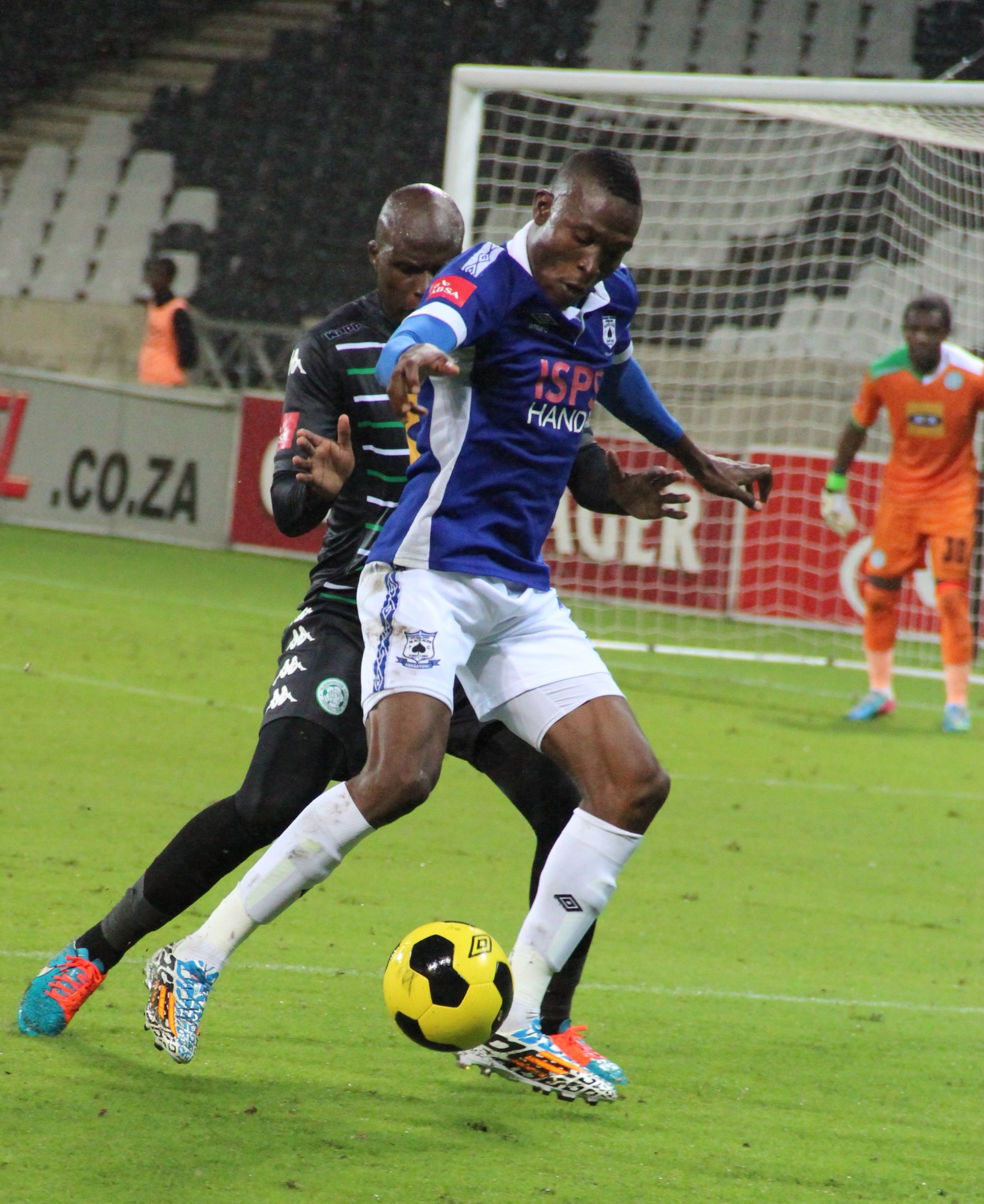 Tendai Ndoro in action for Mpumalanga Black Aces in 2014.