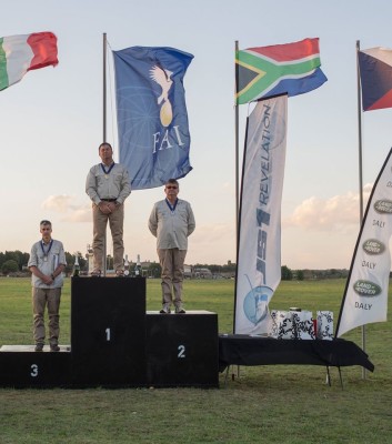 Die wenners staan trots op die podium. Foto: Sailplane Grand Prix