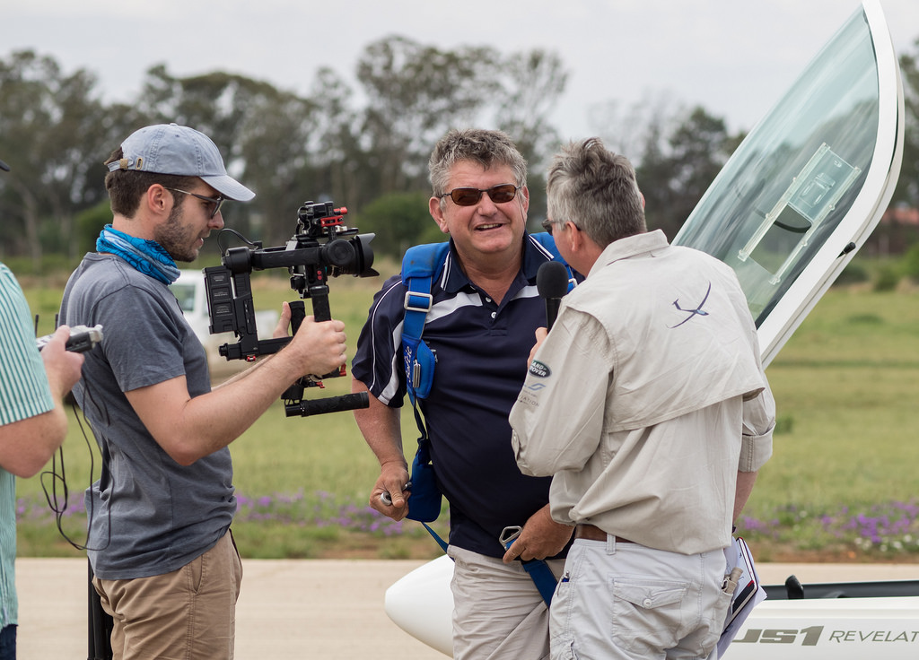 Oscar Goudriaan na 'n resies. Hy het op hierdie stadium eerste gelê. Foto: Sailplane Grand Prix